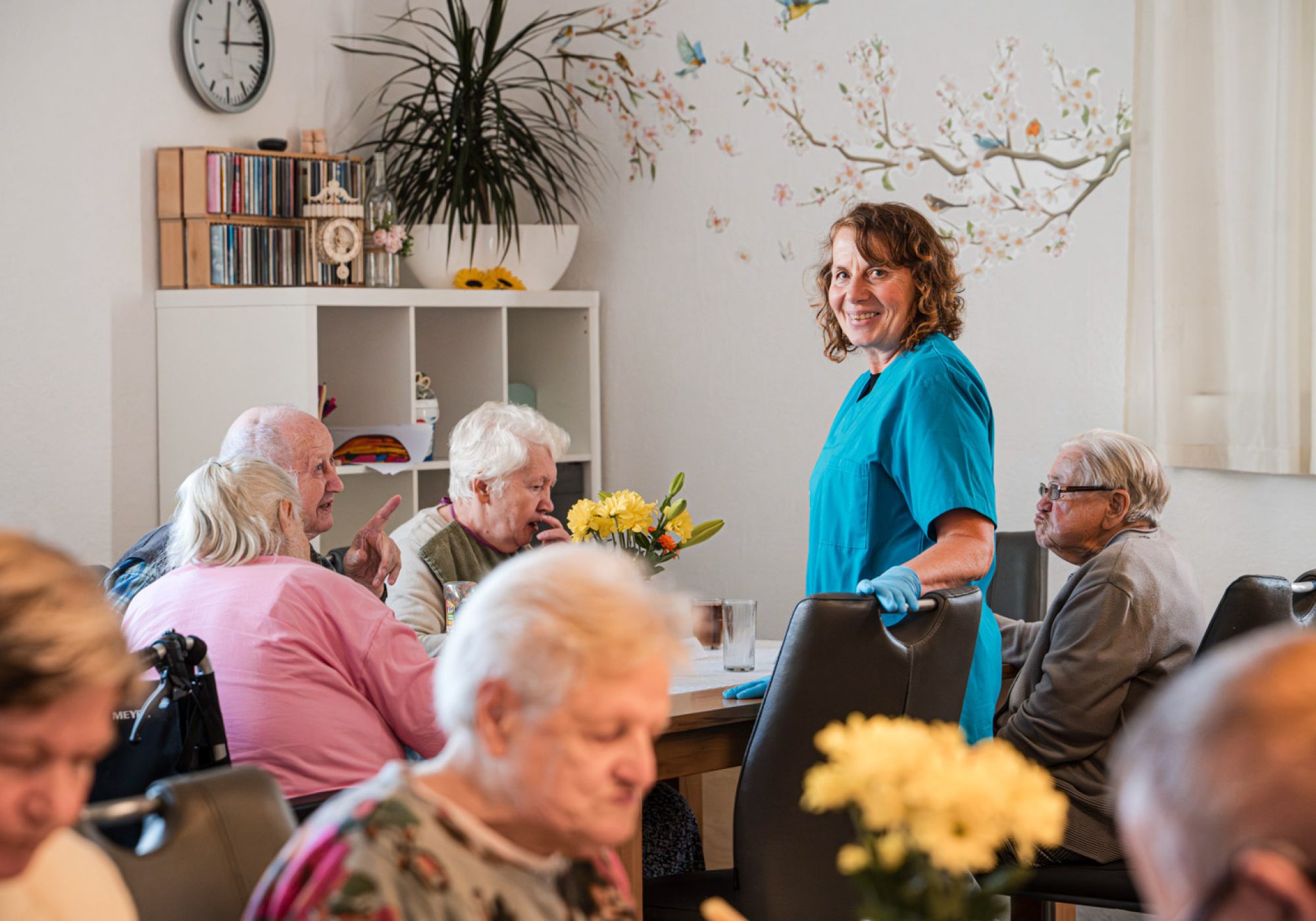 Lachende Pflegekraft
