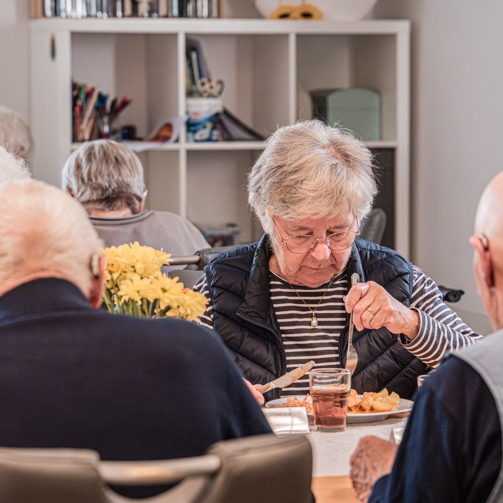 Klienten essen gemeinsam