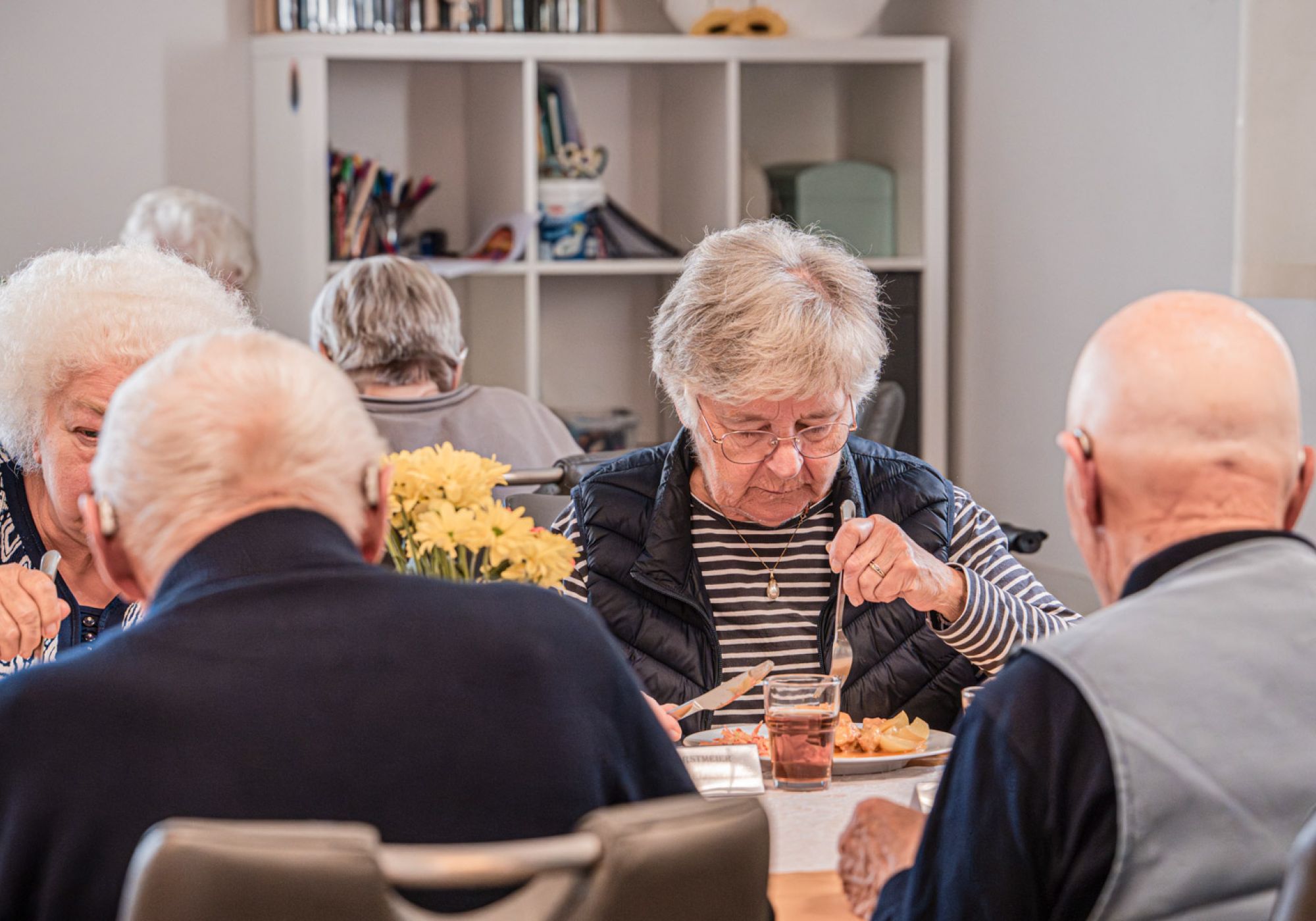Klienten essen gemeinsam